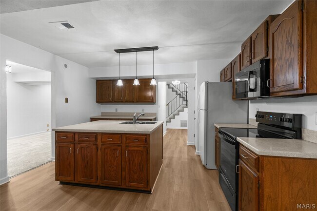 Building Photo - 307 Britanna Dr