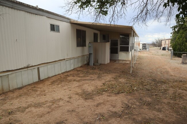 Building Photo - 790 W Green Ln