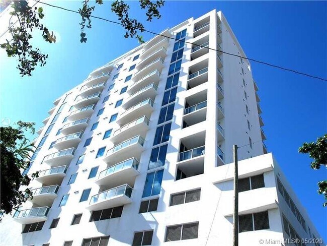 Building Photo - 1401 SW 22nd St