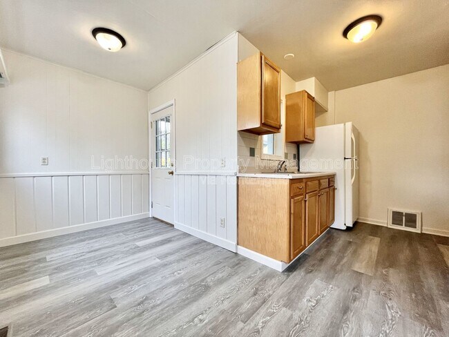 Building Photo - 1656 Fremont Ave NW