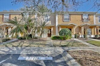 Building Photo - Spacious 2/2.5 Townhome with Full Service Lawn Care Included in Towns of Legacy Park - Davenport