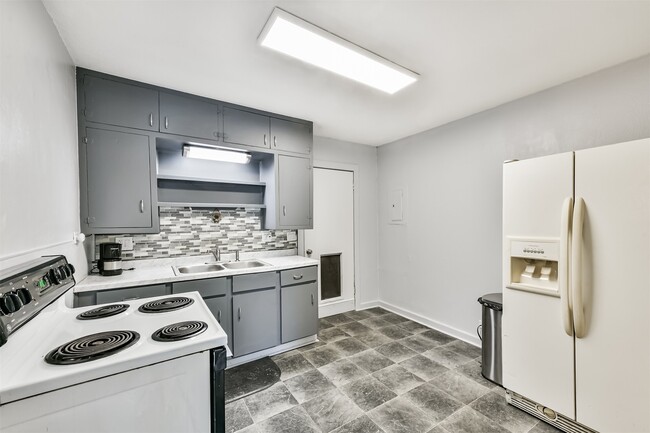 Building Photo - 1021 Maple St