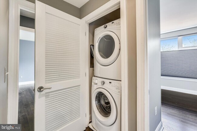 Building Photo - 4915 Hampden Ln