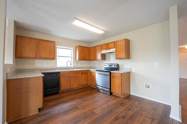 Building Photo - 1420 Bumble Bee Dr