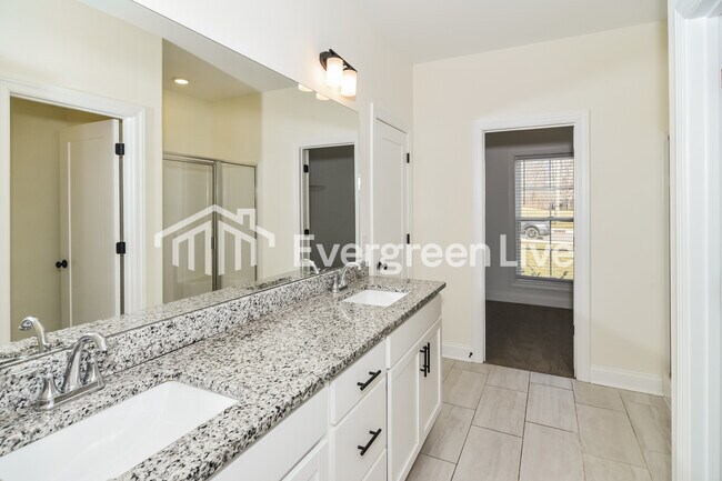 Building Photo - 235 Greenwood Dr