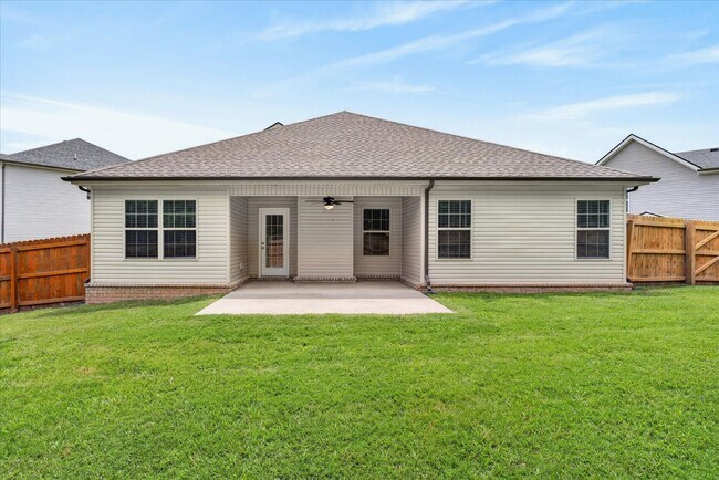 Building Photo - Like New Three Bedroom with Bonus!