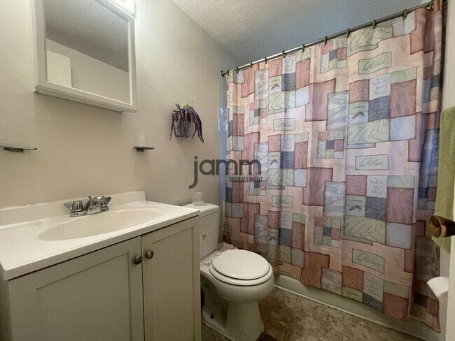 Building Photo - 6052 Glenway Dr