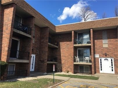 Building Photo - 816 E 38th Pl