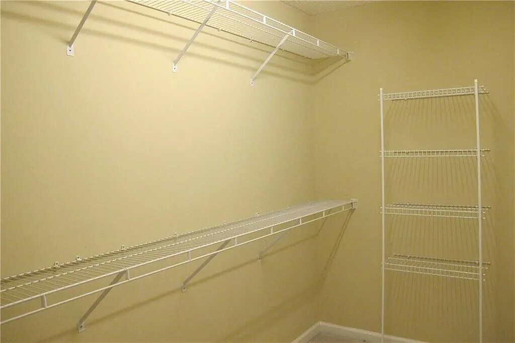 Building Photo - 7320 Brassfield Dr