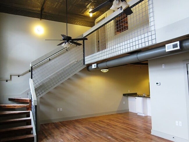 Primary Photo - 215 Nash St Unit H