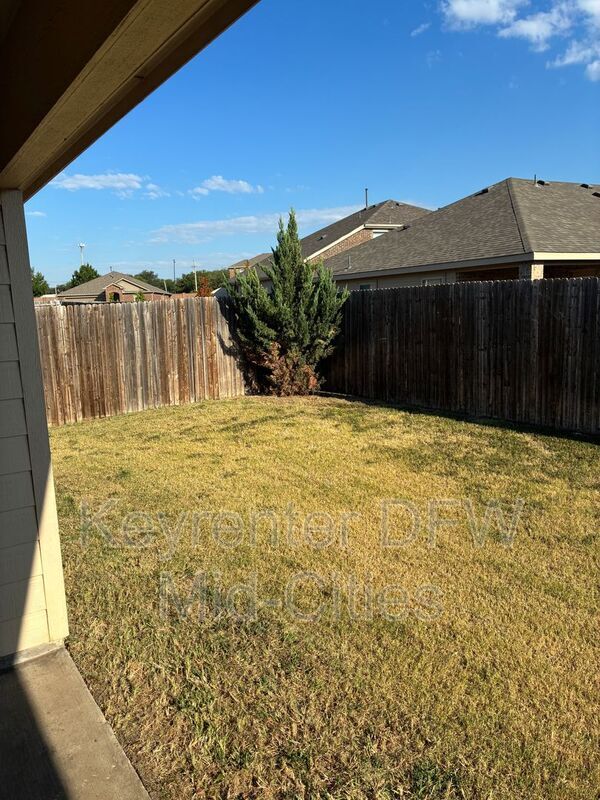 Building Photo - 1904 Meadow Crest Dr