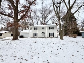 Building Photo - 2431 Blarney Stone Dr