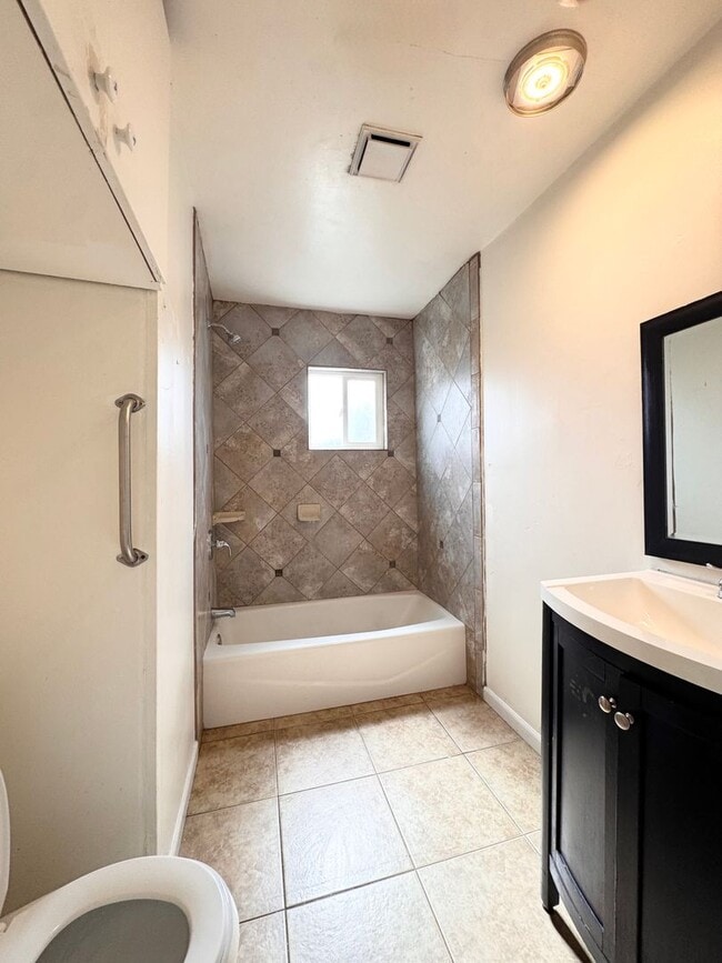 Building Photo - Cozy Home For Rent - SPECIAL OF THE MONTH! $500 OFF FIRST MONTH RENT