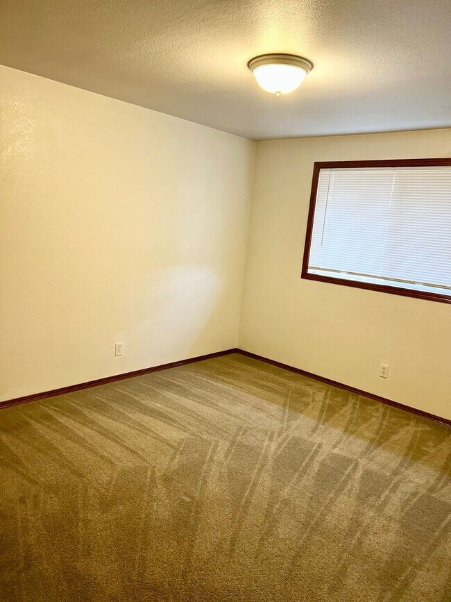 Building Photo - **** Application pending ****