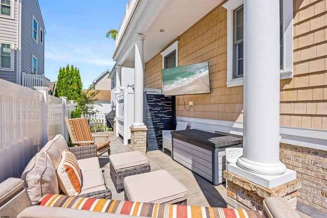 Building Photo - 28 N Colgate Ave