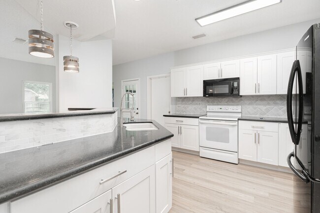 Building Photo - Beautiful corner lot move in ready!