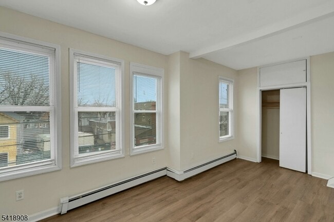 Building Photo - 496 S 21st St