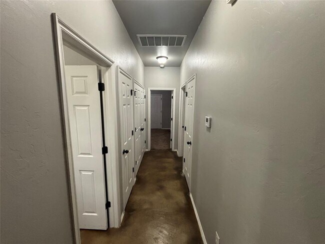 Building Photo - 1852 Cypress Ln