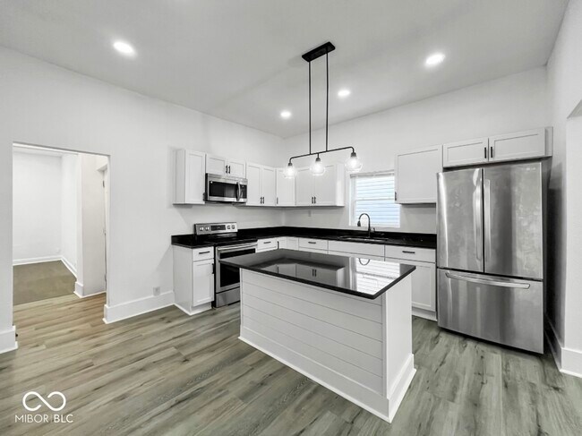 Building Photo - 4923 E University Ave