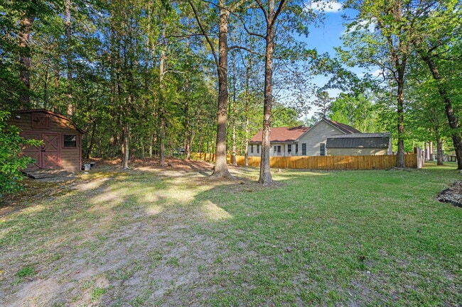 Building Photo - Charming 3-Bedroom Retreat with 2 Full Bat...