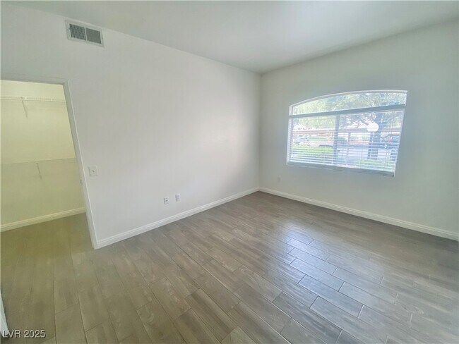Building Photo - 5415 W Harmon Ave