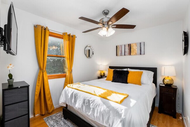 Building Photo - 1716 Rutgers Ct