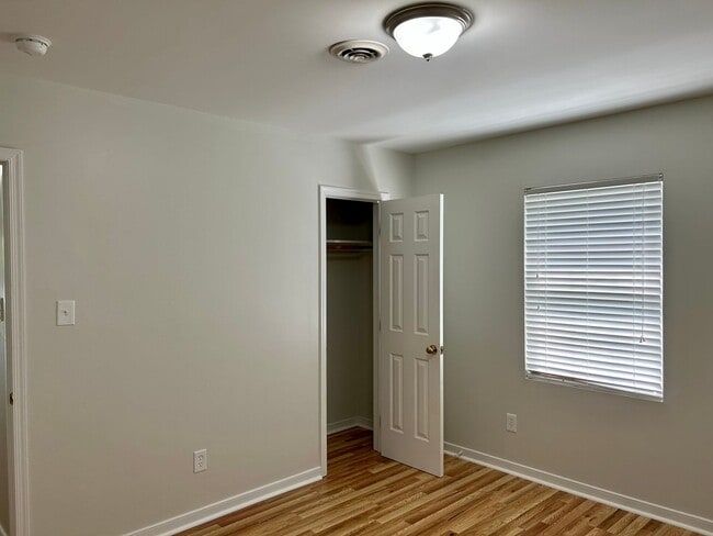 Building Photo - Charming 3 bedroom, 2.5 bath cottage within minutes to Shoppes at Willow Lawn, Carytown