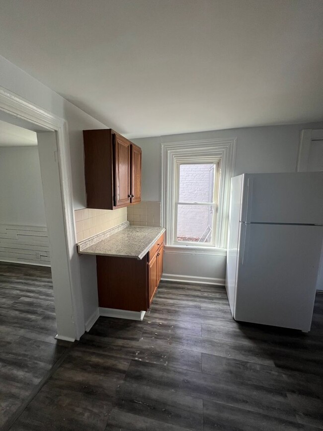 Building Photo - Renovated 2 BD, 1 BA Home in Lancaster!