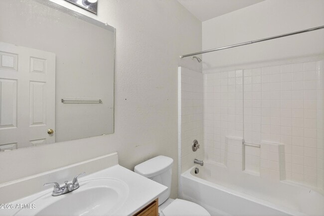 Building Photo - 1476 E Avenida Grande