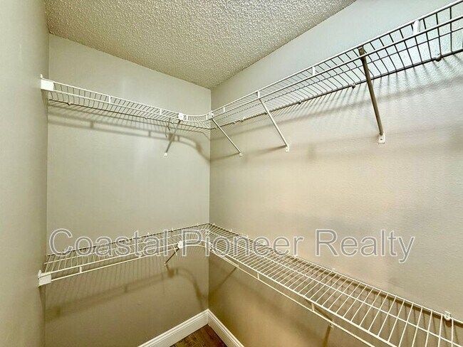 Building Photo - 7048 Hollowell Dr