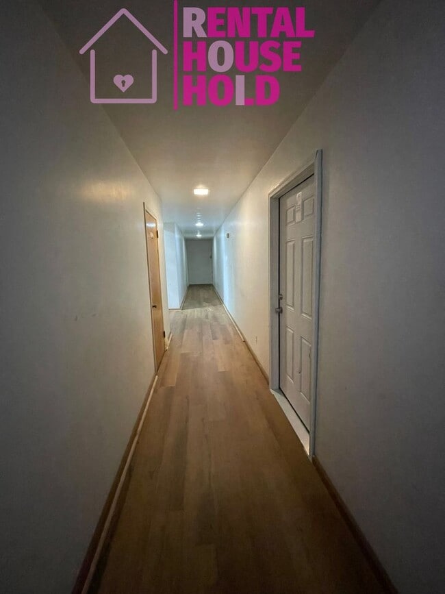 Building Photo - 2 Bedroom 1 Bath Condo