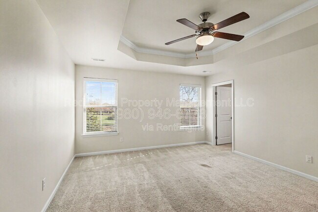 Building Photo - 11007 Discovery Dr NW