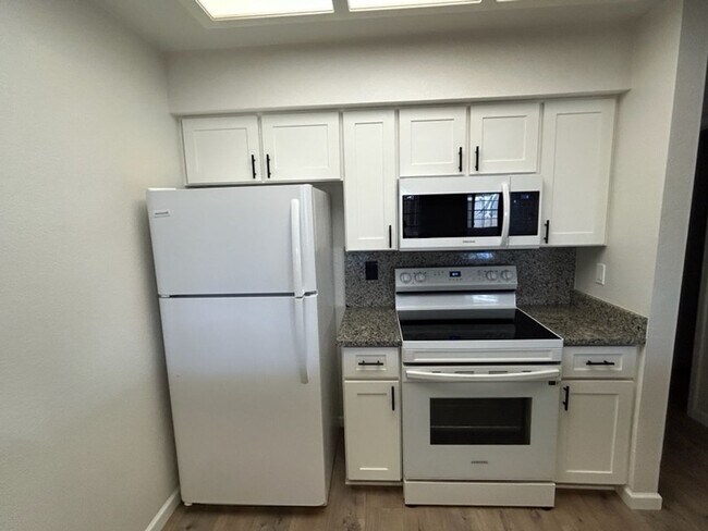 Building Photo - Springdale Condo