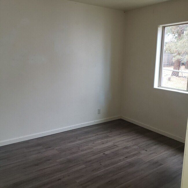 Building Photo - big720