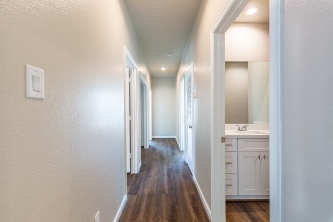 Building Photo - 131 Pk Pl Cir