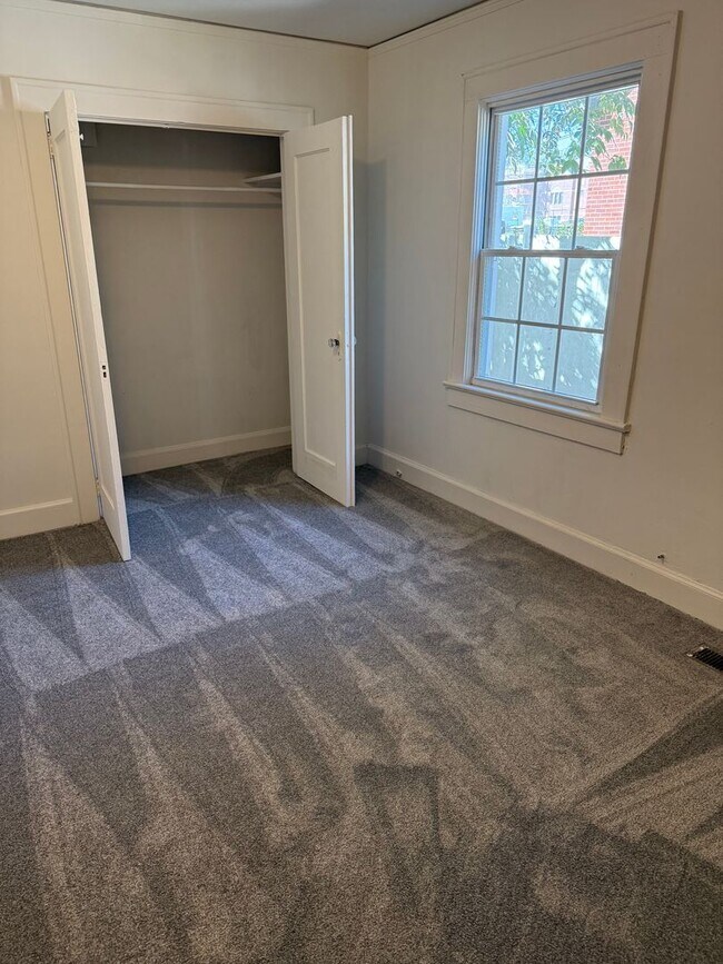 Building Photo - 0011