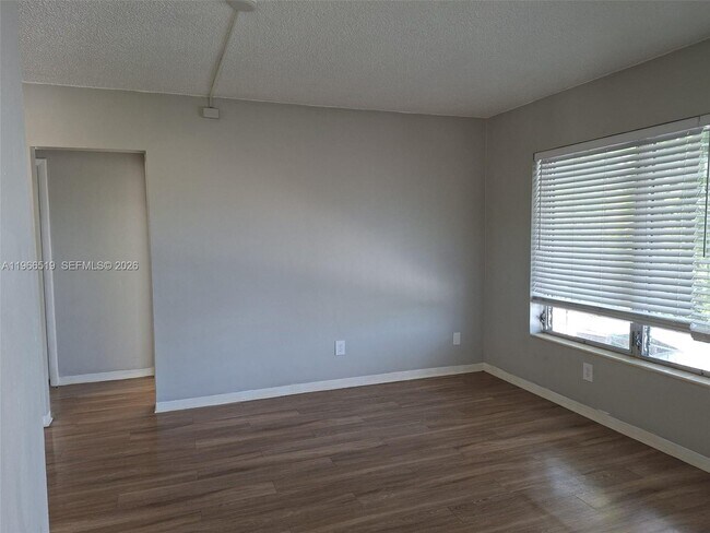 Building Photo - 13025 Emerald Dr