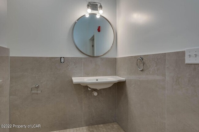 Building Photo - 19 N River St