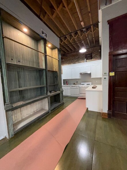 Building Photo - 936 W Roscoe St