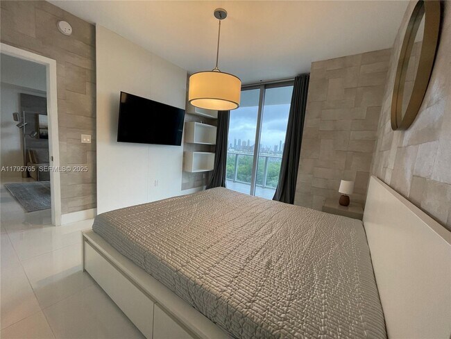 Building Photo - 16385 Biscayne Blvd