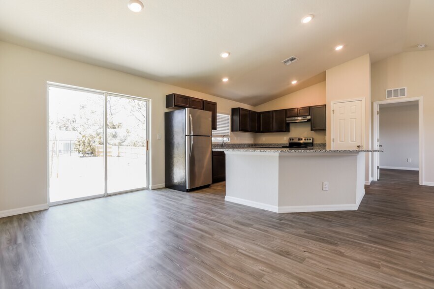 Building Photo - 10394 Carnegie Ave