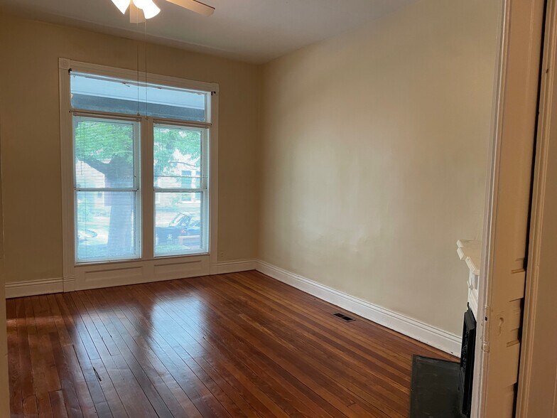 Building Photo - 1423 Debarr St