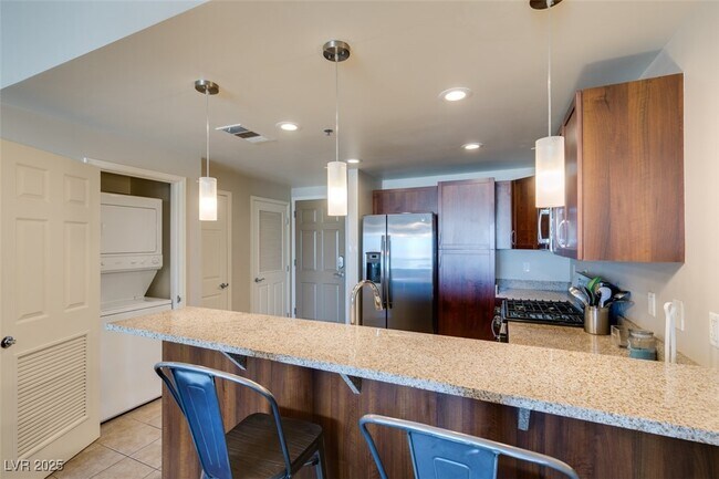 Building Photo - 150 S Las Vegas Blvd