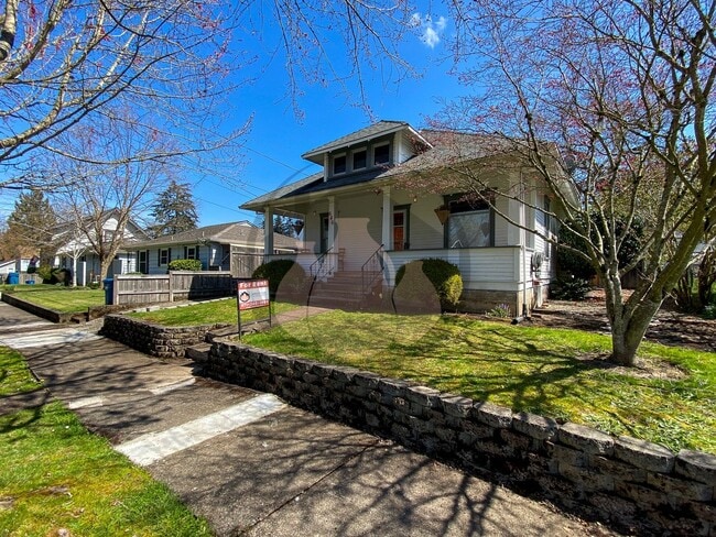 Primary Photo - Single Level House - Ready for you to call Home!!