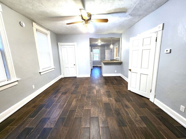 Building Photo - 2525 N Weil St