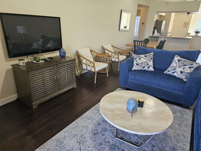 Building Photo - Available at a discounted rate - Furnished 3BR/2BA second floor condo in Worthington!