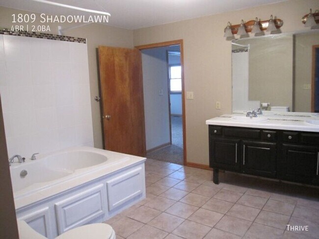 Building Photo - 1809 Shadowlawn-