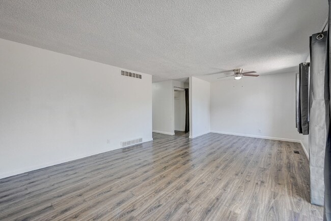 Building Photo - $2,900.00, 5 bed, 3 bath in Denver with Fi...