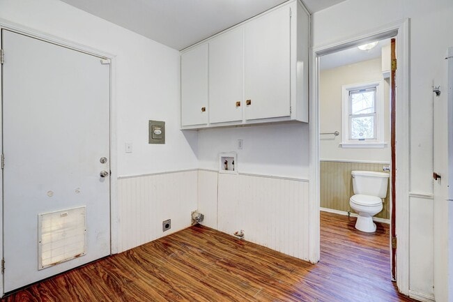 Building Photo - Stylish Home with Covered Deck & Easy I-44...