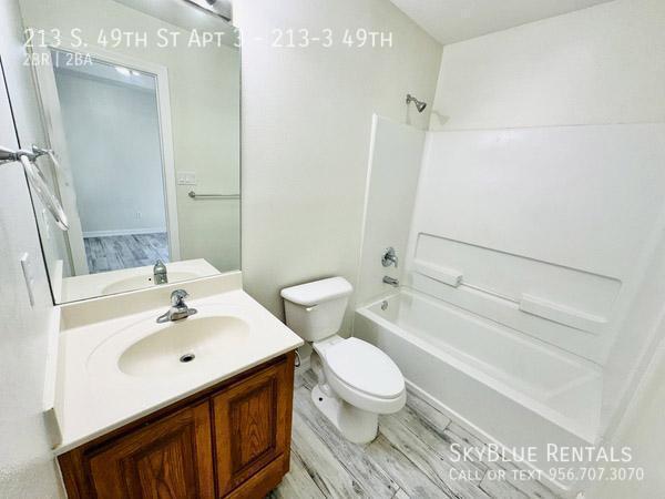 Building Photo - 213 S 49th St